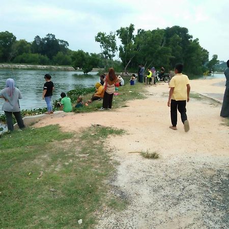 Damai Homestay Pantai Pelindung Kuantan Exterior foto